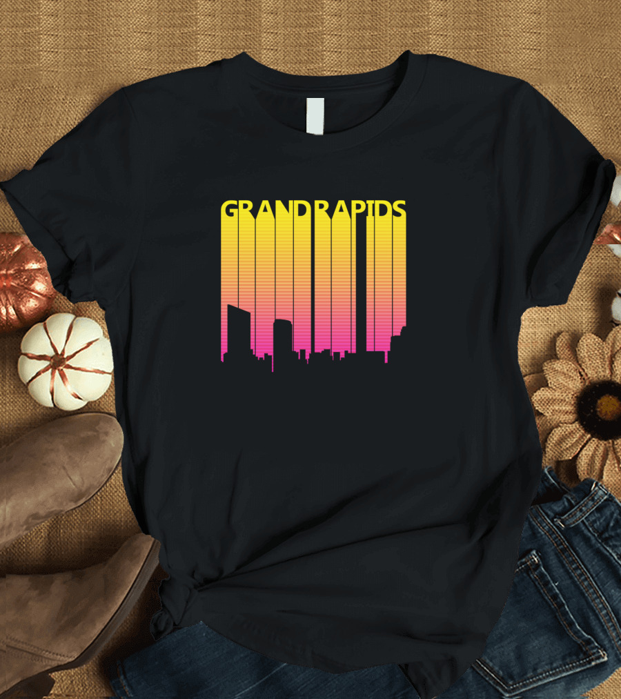 Grand Rapids Skyline Retro 1980s Neon Sunset T-Shirt