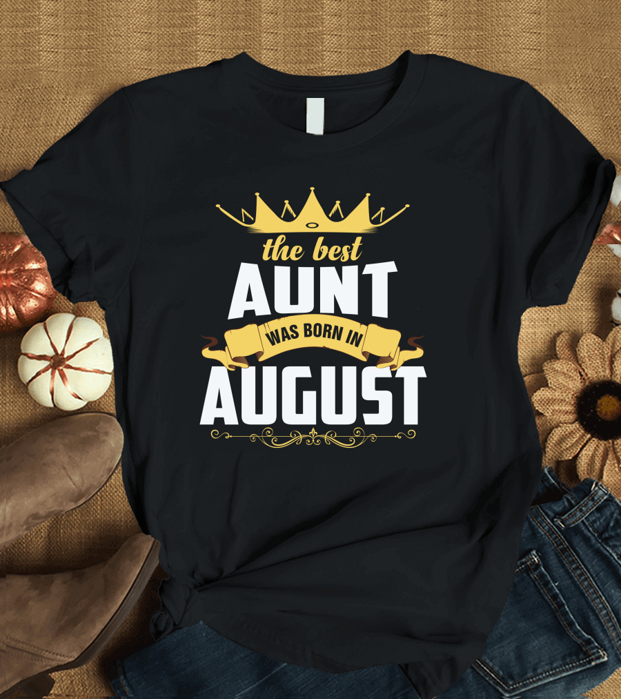 The Best Aunt Was Born In August Crown Banner T-Shirt