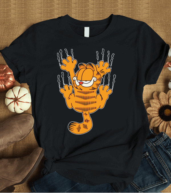 T-Shirt: Garfield Climbing Up Scratching Wall T-Shirt Garfield Climbing Up Scratching Wall T-Shirt
