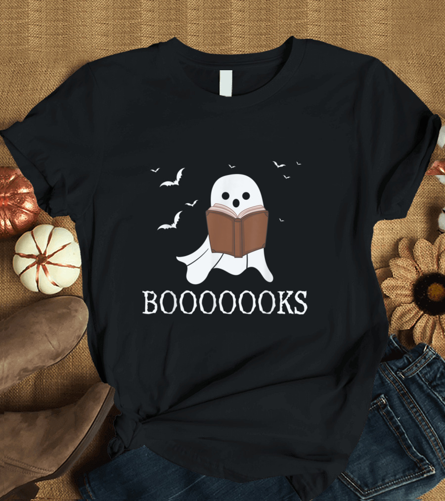 Halloween Ghost Reading Booooooks with Funny Pun and Bats T-Shirt