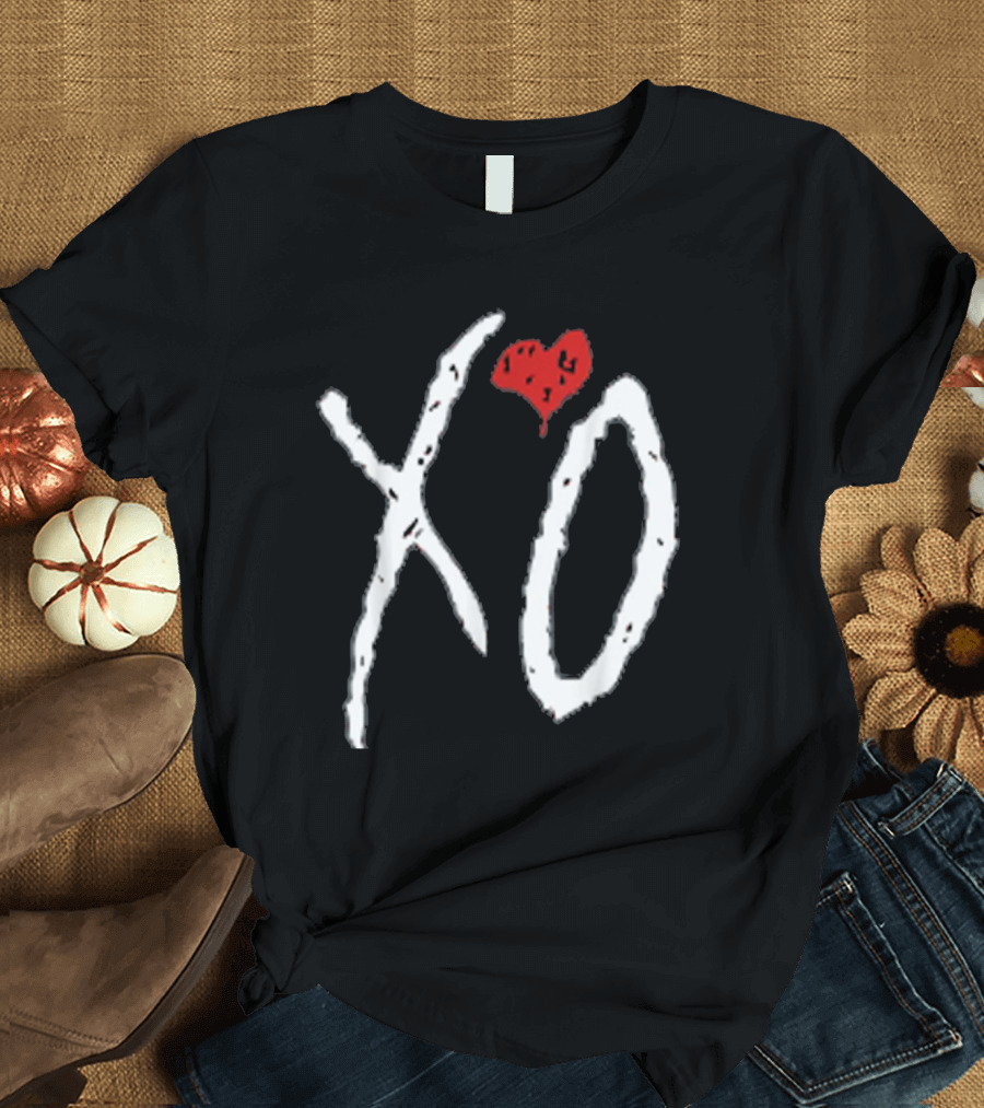 XO with Red Heart Symbol for Love T-Shirt