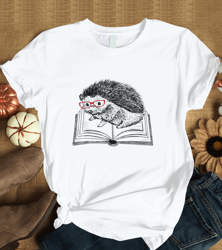Cute Hedgehog Book Nerd with Red Glasses and Funny Readers T-Shirt