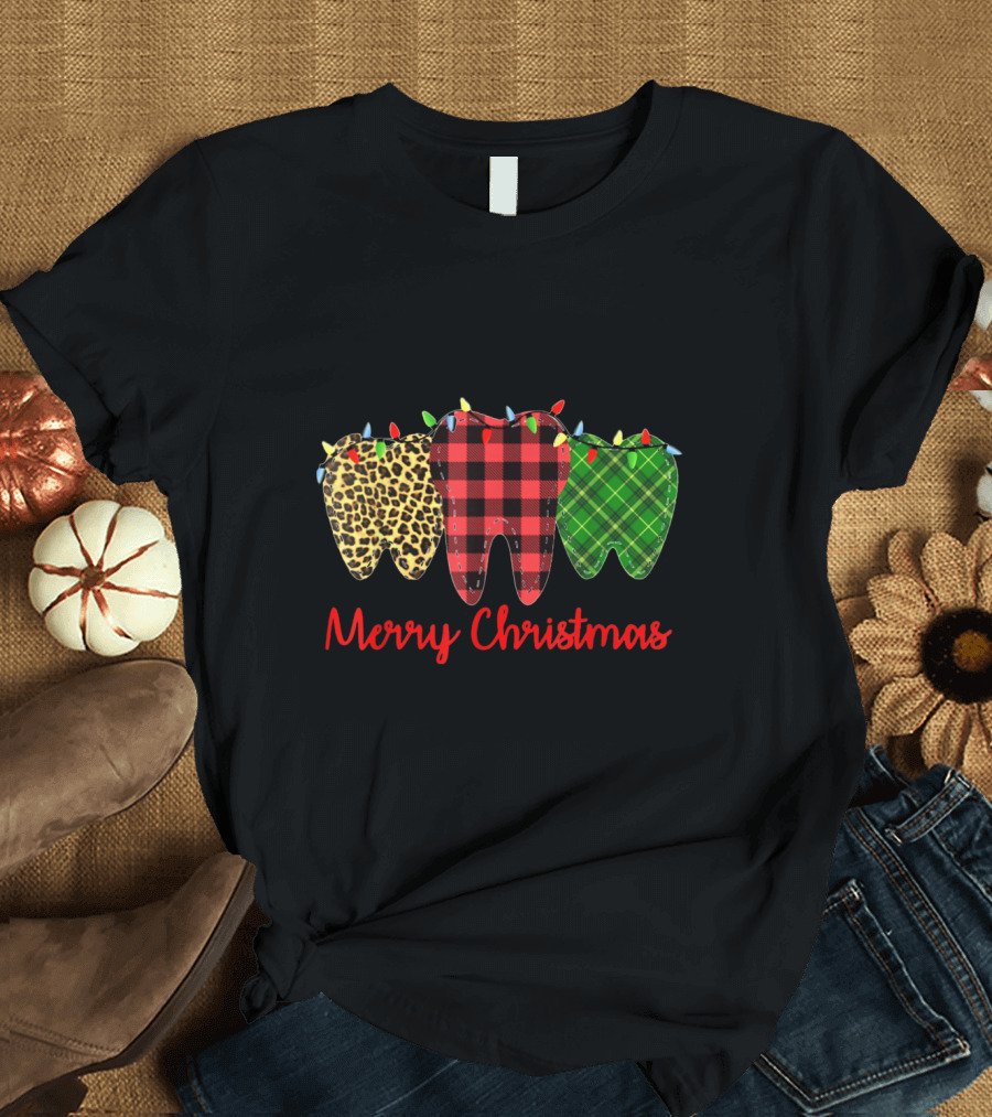 Merry Christmas Dental Assistant Tooth Plaid Leopard Xmas Lights T-Shirt