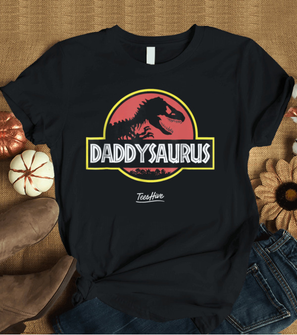 T-Shirt: Daddysaurus Funny Daddy Dinosaur Pun Jurassic Park Logo Parody TeesHive T-Shirt Daddysaurus Funny Daddy Dinosaur Pun Jurassic Park Logo Parody TeesHive T-Shirt