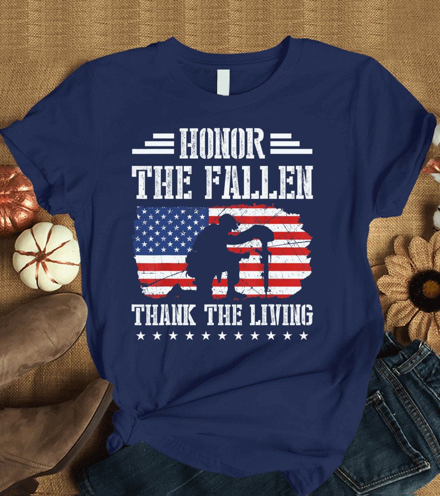 Honor The Fallen Thank The Living Memorial Day with American Flag and Soldier Kneeling T-Shirt
