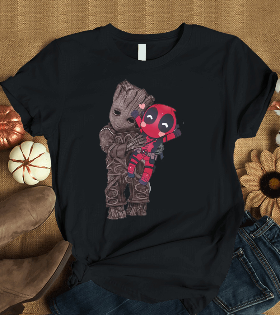 Groot Hugging Chibi Deadpool with Hearts T-Shirt