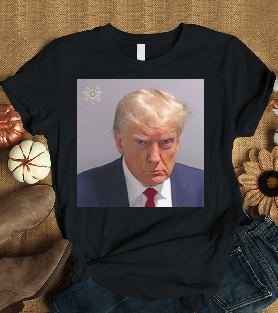 Donald Trump's Fourth Arrest Mugshot Image T-Shirt