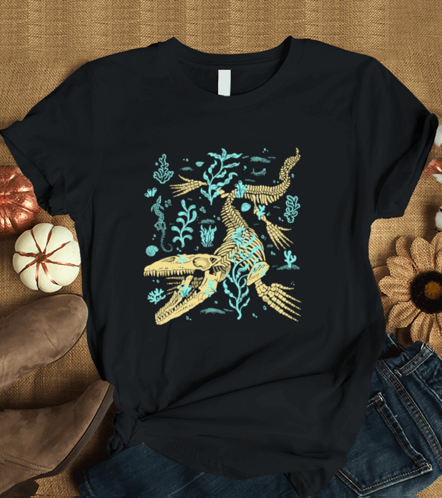 Mosasaurus Fossils Fitas Underwater Skeleton and Seaweed Scene T-Shirt