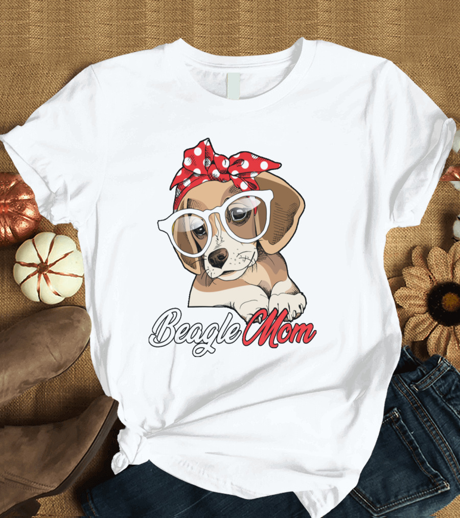 Beagle Mom Cute Beagle Dog with Glasses and Red Polka Dot Bandana T-Shirt