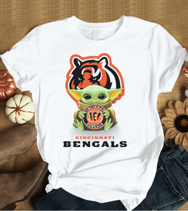 T-Shirt: Baby Yoda Hugging Cincinnati Bengals NFL Team T-Shirt Baby Yoda Hugging Cincinnati Bengals NFL Team T-Shirt