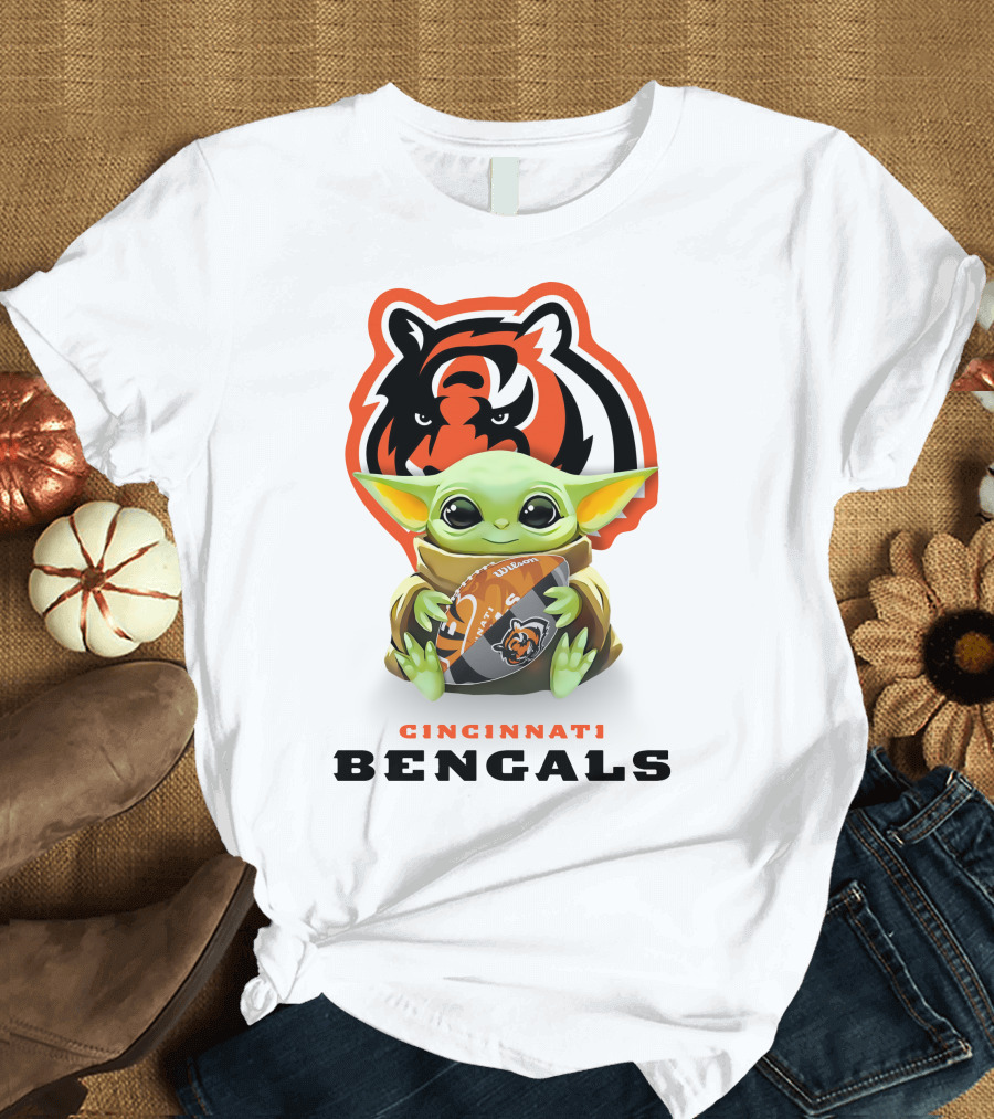 Star Wars Baby Yoda Hug Cincinnati Bengals Football Tiger T-Shirt