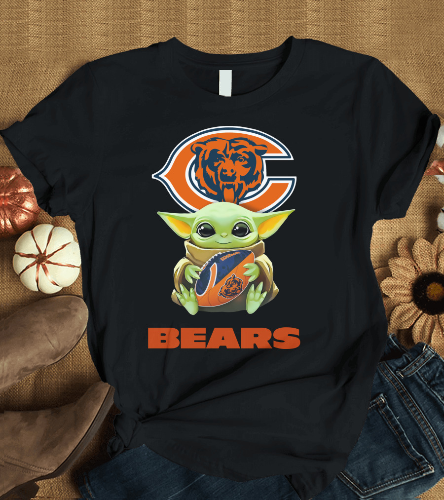 Grogu Hug Chicago Bears Football Bears T-Shirt