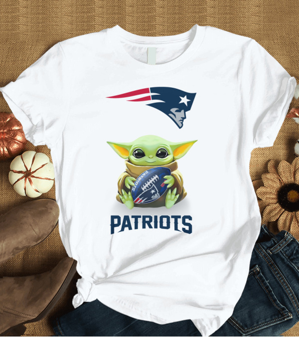 T-Shirt: Grogu New England Patriots Football Hug Patriots T-Shirt Grogu New England Patriots Football Hug Patriots T-Shirt