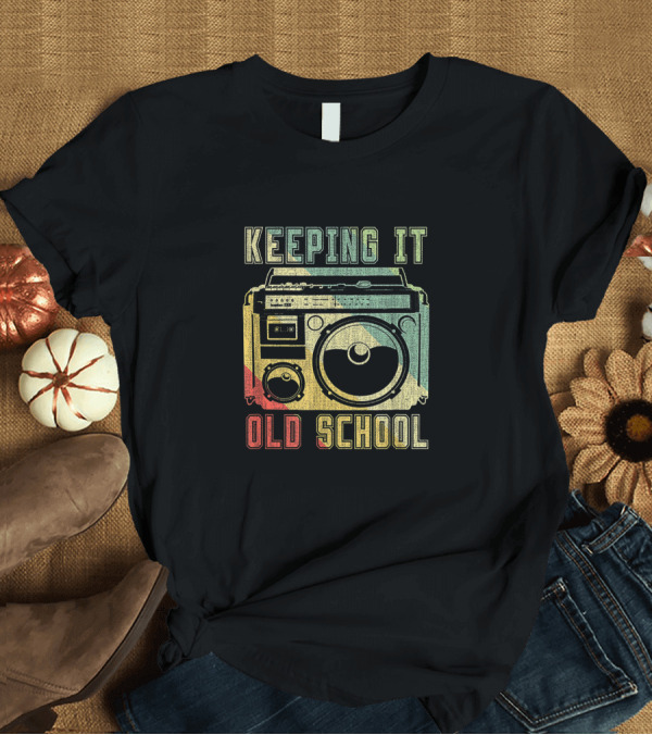T-Shirt: Keeping It Old School 80er 90er Boombox Musik T-Shirt Keeping It Old School 80er 90er Boombox Musik T-Shirt