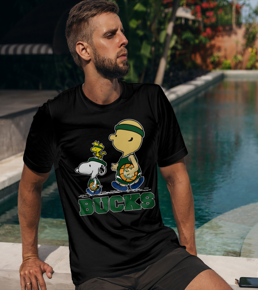 Snoopy Woodstock And Basketball Walking With Milwaukee Bucks Fans T-Shirt