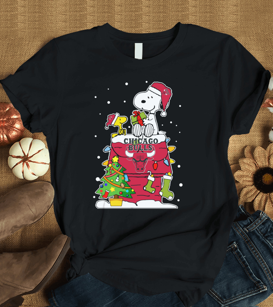 Chicago Bulls Snoopy Christmas Gift T-Shirt
