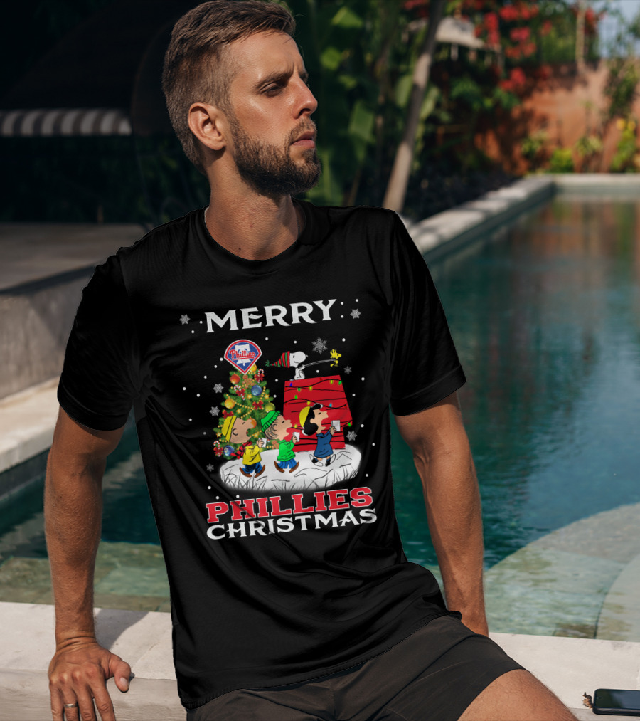 Merry Phillies Christmas Snoopy And Friends Tree T-Shirt