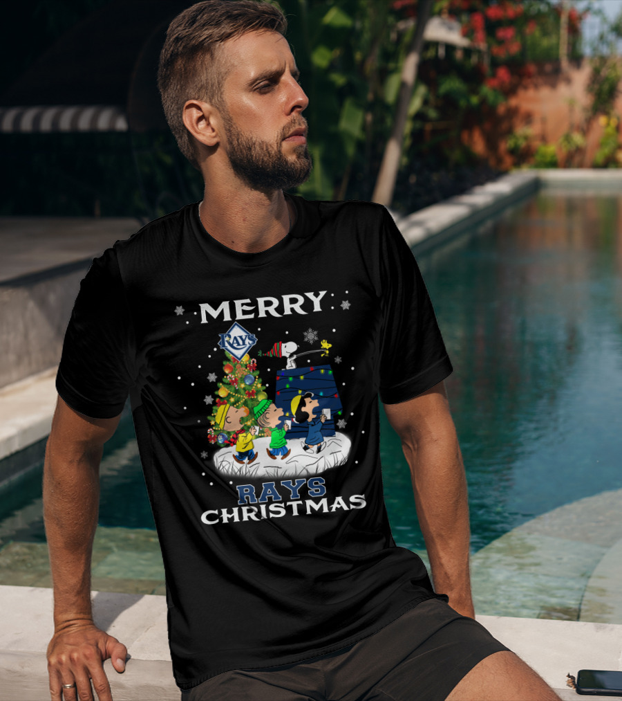 Merry Christmas Tampa Bay Rays Snoopy Fans Charlie Brown Peanuts Holiday Snowflakes T-Shirt