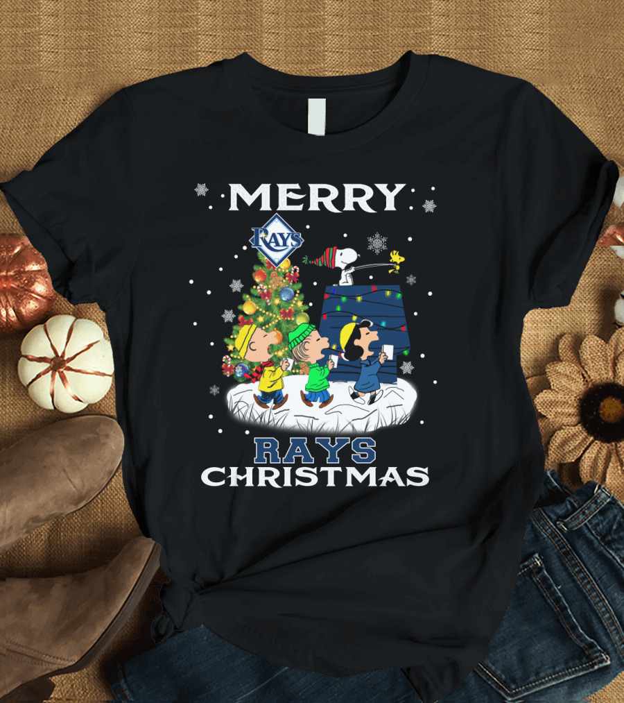 Merry Christmas Tampa Bay Rays Snoopy Fans Charlie Brown Peanuts Holiday Snowflakes T-Shirt