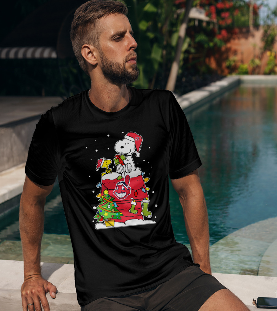 Christmas Snoopy Cleveland Indians Chief Wahoo Peanuts Holiday Scene T-Shirt