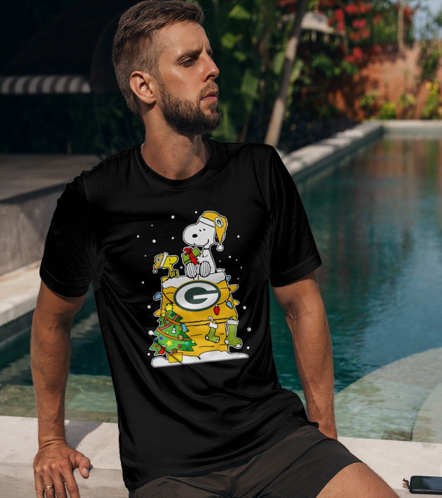 Green Bay Packers Snoopy Christmas Doghouse Scene T-Shirt