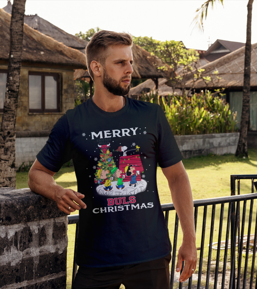 Merry Bulls Christmas For Snoopy Fans T-Shirt