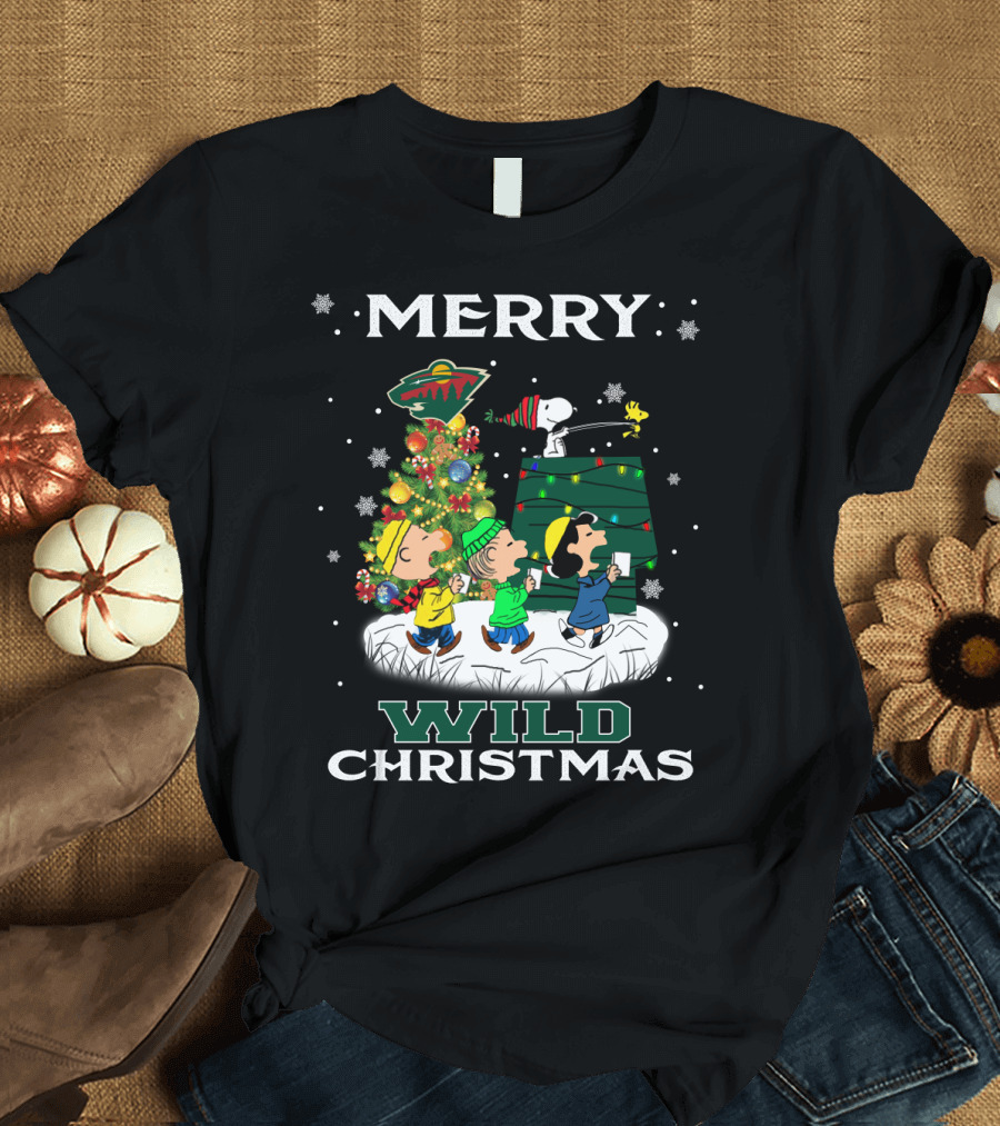 Merry Wild Minnesota Christmas Featuring Snoopy and Peanuts Fans T-Shirt