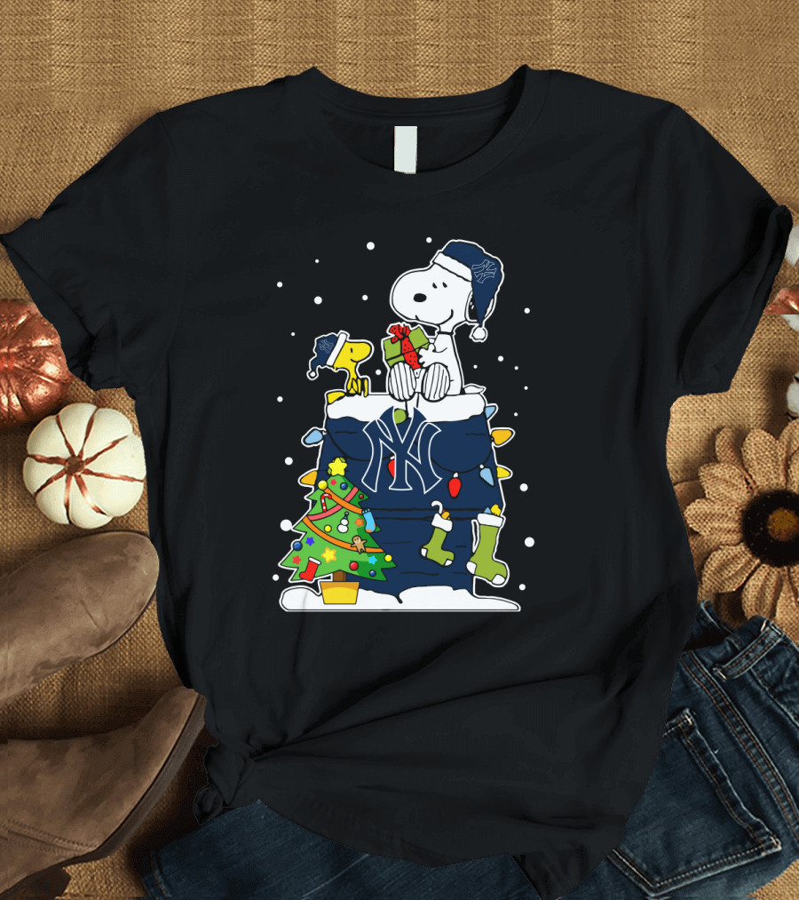 Snoopy and Woodstock Celebrate Christmas with New York Yankees T-Shirt