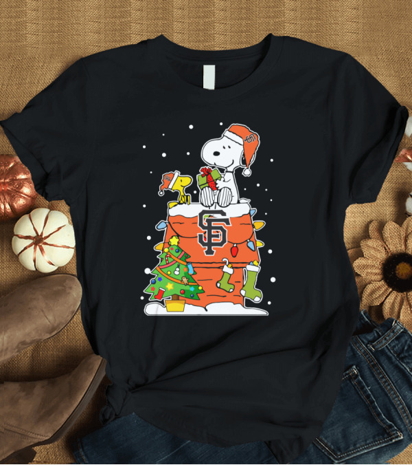 T-Shirt: San Francisco Giants Snoopy Christmas with Beagle and Woodstock T-Shirt San Francisco Giants Snoopy Christmas with Beagle and Woodstock T-Shirt