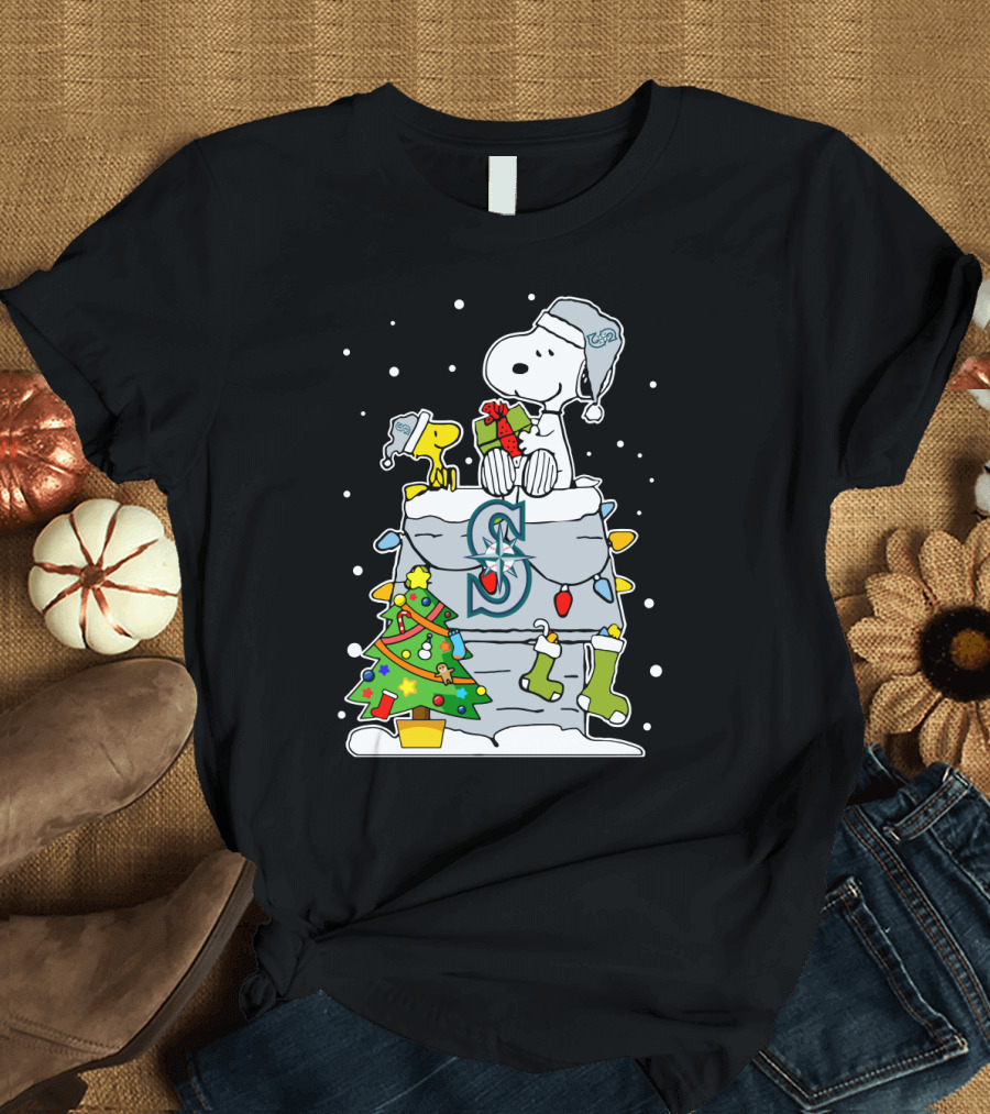 Snoopy and Woodstock Celebrate Christmas on Seattle Mariners Chimney T-Shirt