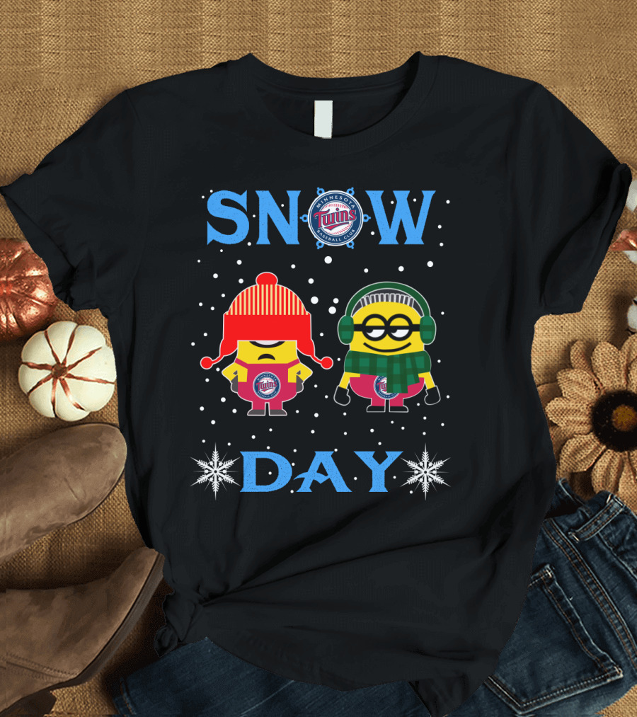 Minnesota Twins Snow Day Featuring Minions Fans in Winter Gear T-Shirt