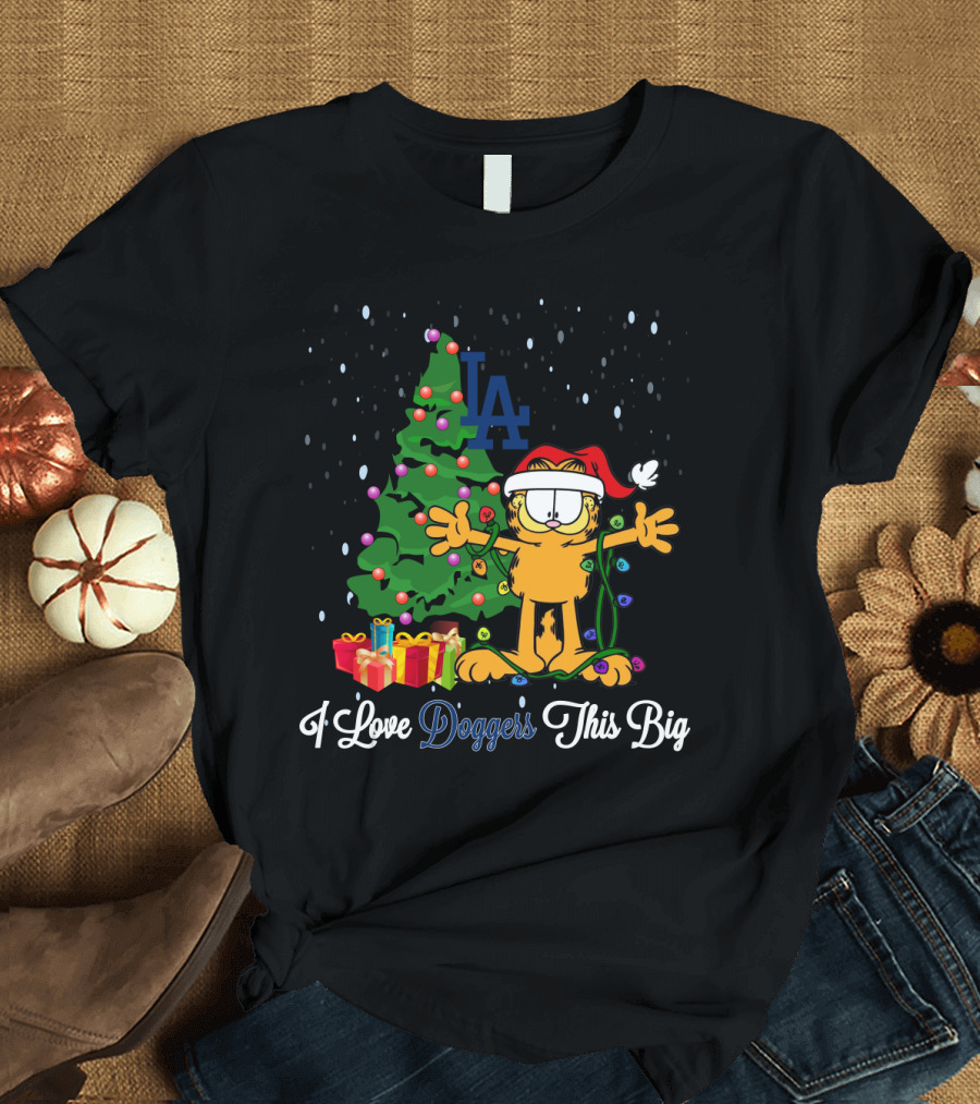 I Love Dodgers This Big Xmas Garfield Cat LA Dodgers Christmas Tree Gifts T-Shirt