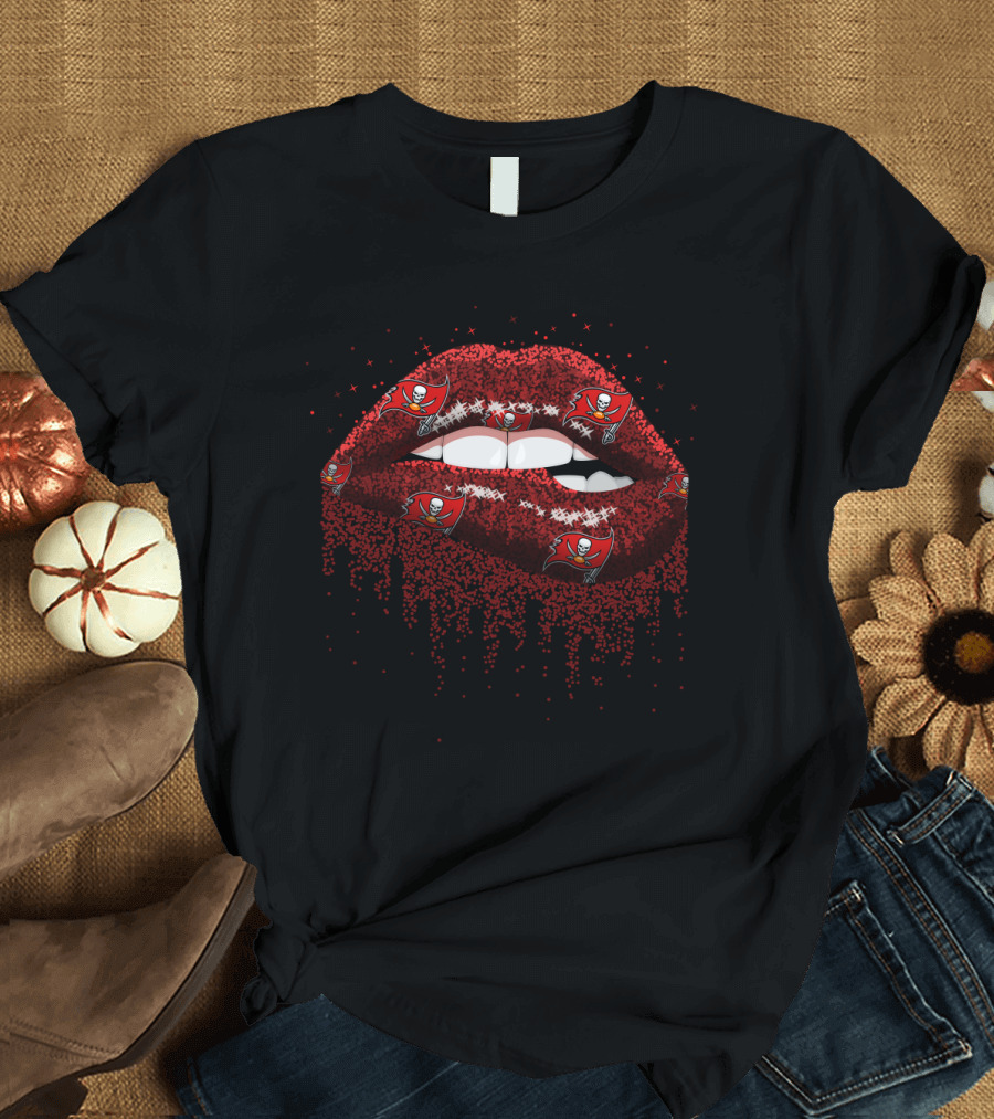 Tampa Bay Buccaneers Lips Design For Fans T-Shirt