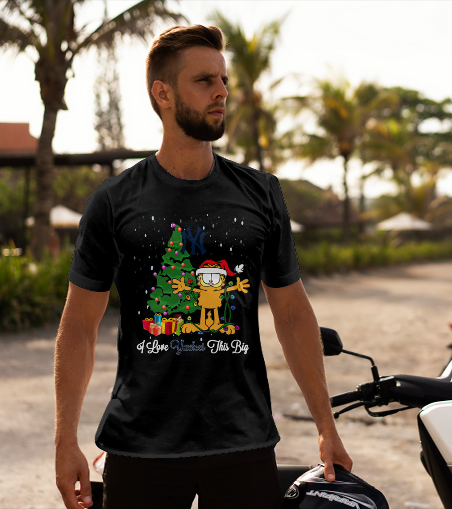 I Love Yankees This Big Christmas Garfield Santa Holiday T-Shirt