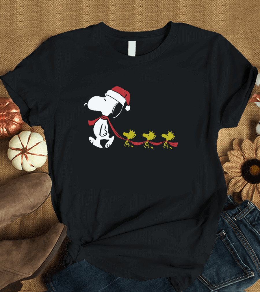 Snoopy Santa Hat Woodstock Parade Peanuts Christmas Holiday T-Shirt