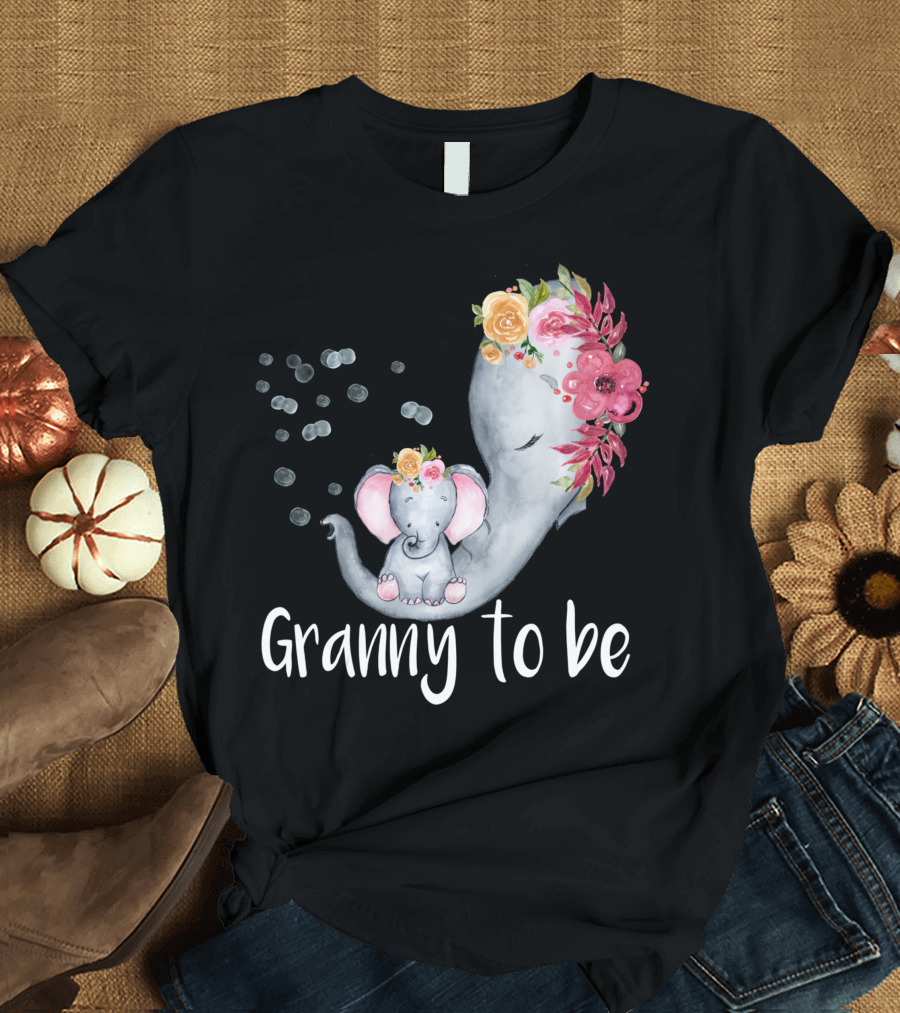Granny To Be Elephant Baby Shower Floral For Girl T-Shirt
