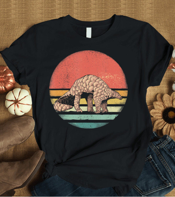 T-Shirt: Retro Vintage Pangolin Nature Lover Sunset Stripes T-Shirt Retro Vintage Pangolin Nature Lover Sunset Stripes T-Shirt