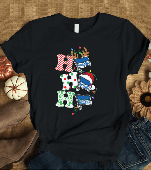 T-Shirt: Hertha BSC Ho Ho Ho Christmas Lights Reindeer Santa Hat T-Shirt Hertha BSC Ho Ho Ho Christmas Lights Reindeer Santa Hat T-Shirt