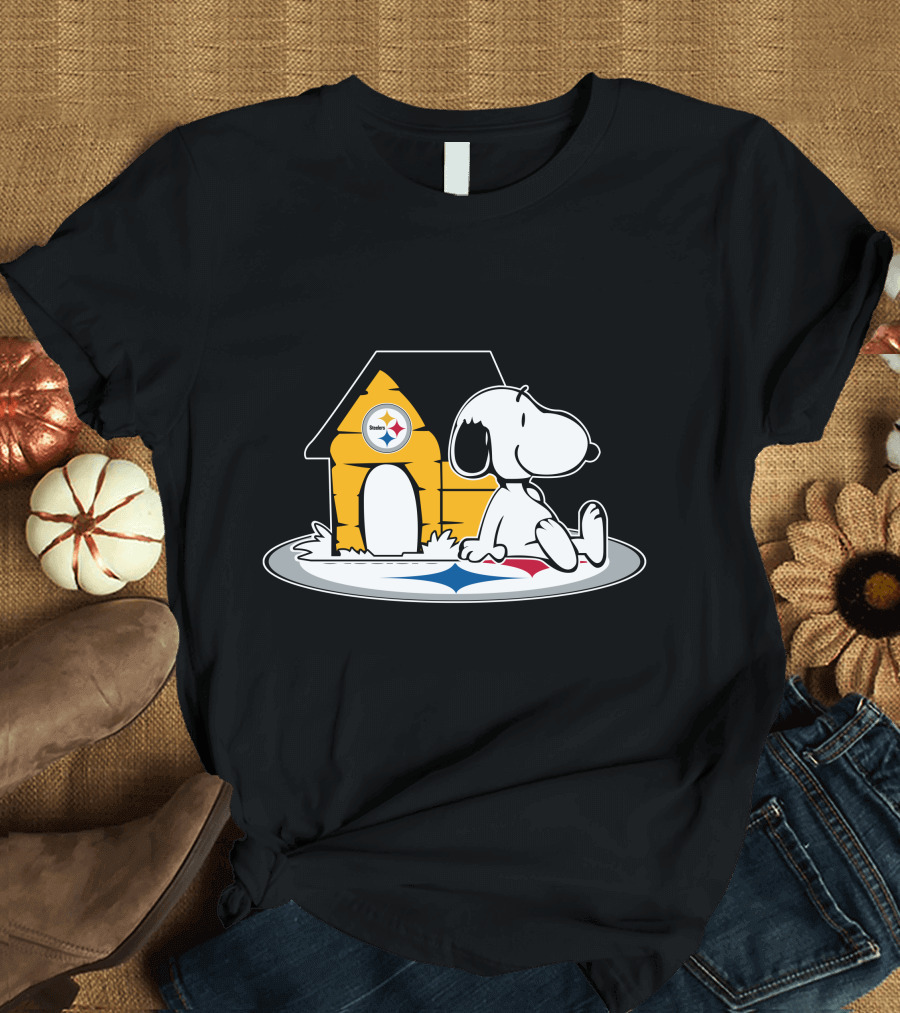 Snoopy with Pittsburgh Steelers Doghouse Football Fan Forever T-Shirt