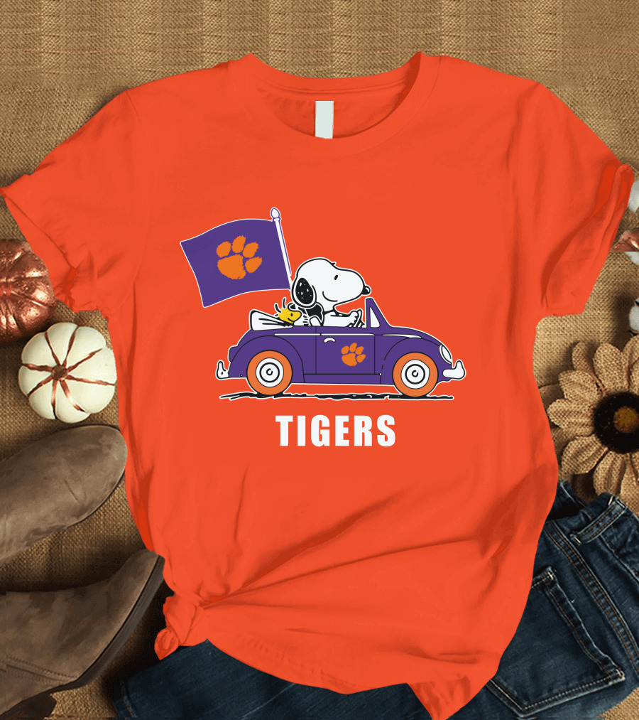 Clemson Tigers Snoopy Driving With Woodstock In Purple Car T-Shirt