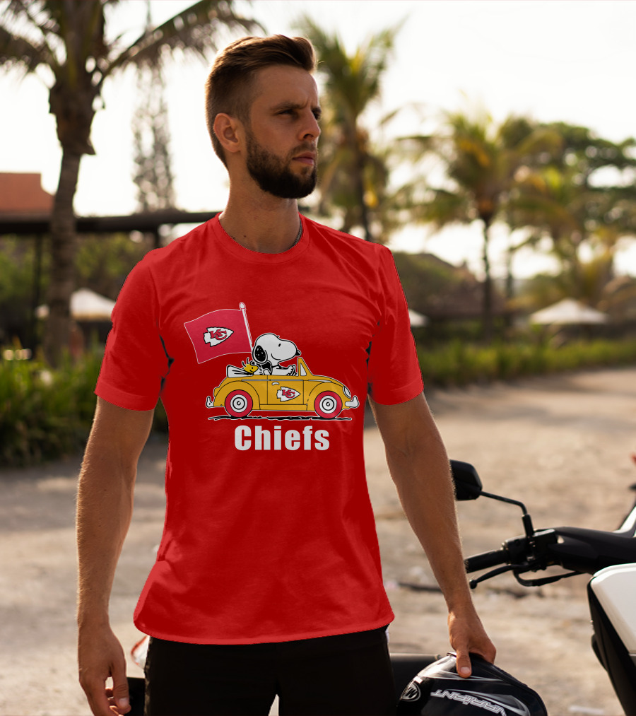 Kansas City Chiefs Snoopy Riding With Woodstock In Yellow Car T-Shirt