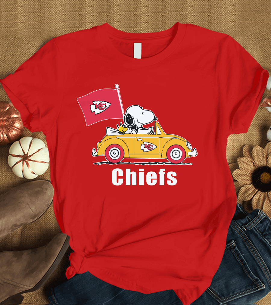 Kansas City Chiefs Snoopy Riding with Woodstock in Yellow Car T-Shirt
