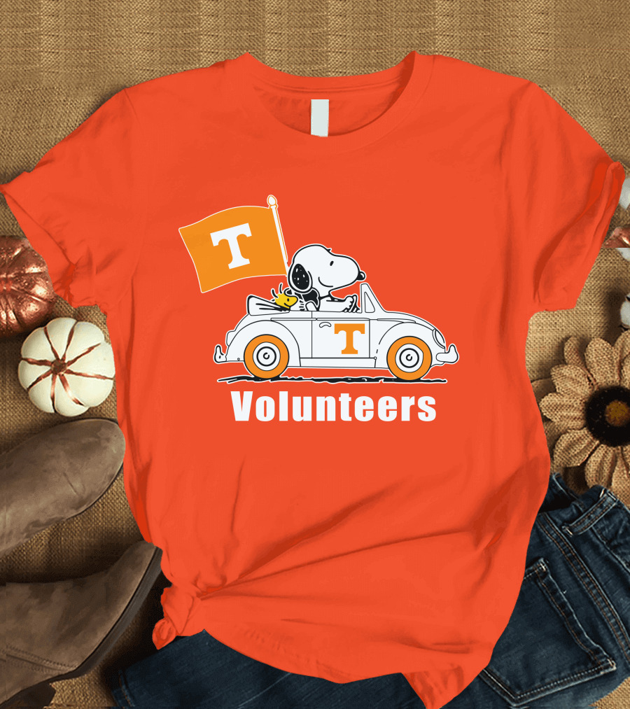 Tennessee Volunteers Snoopy Driving with T Flag T-Shirt