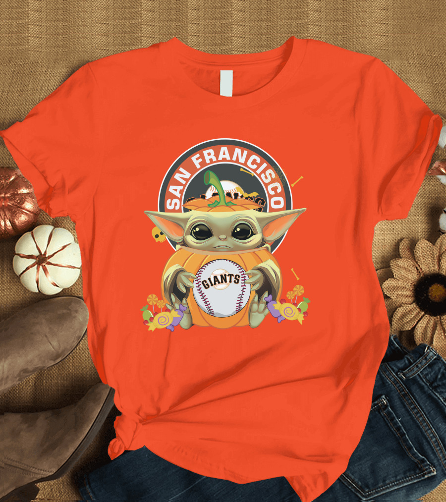 San Francisco Giants Halloween Baby Yoda Pumpkin Hug Baseball T-Shirt