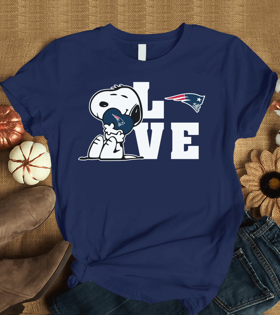 Snoopy Hugging New England Patriots Love T-Shirt