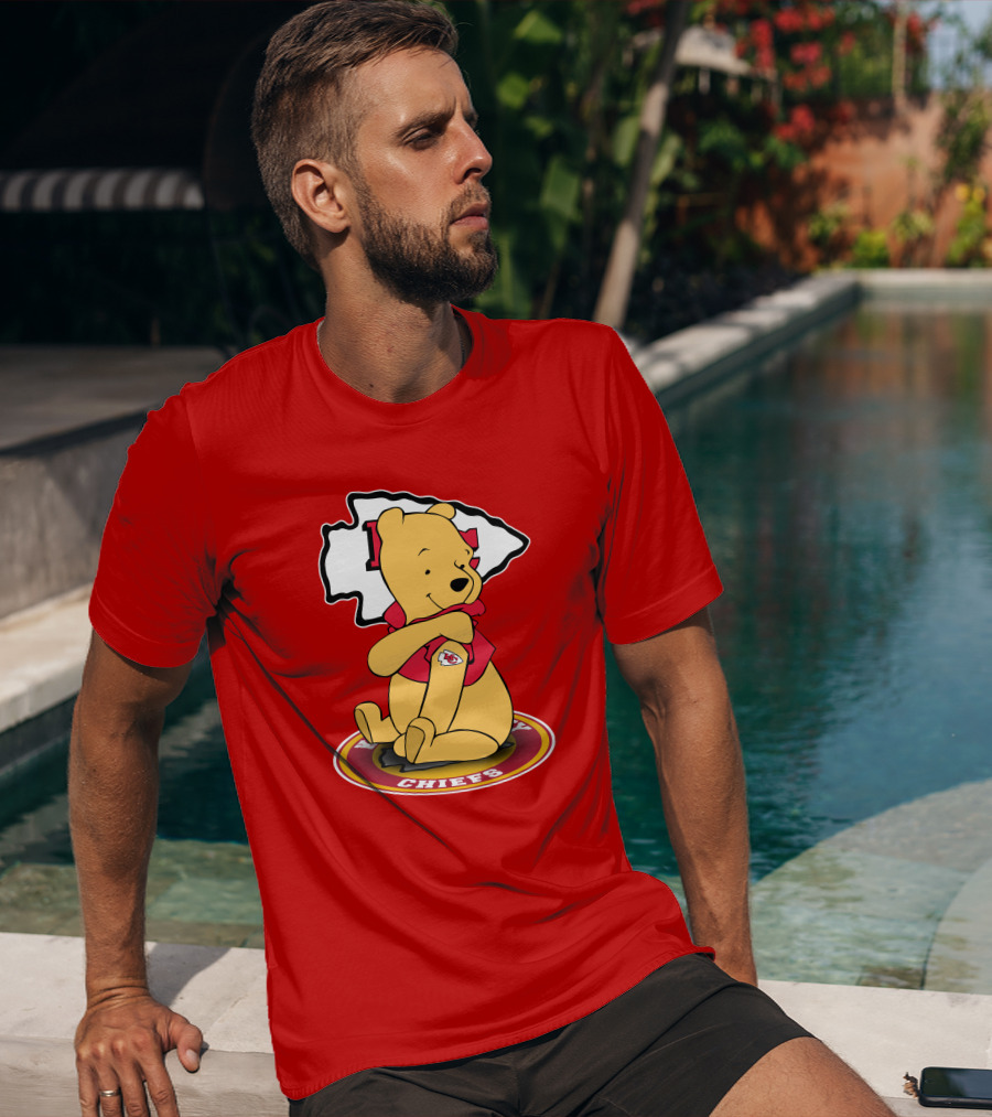 Kansas City Chiefs Winnie The Pooh Sitting On T-Shirt
