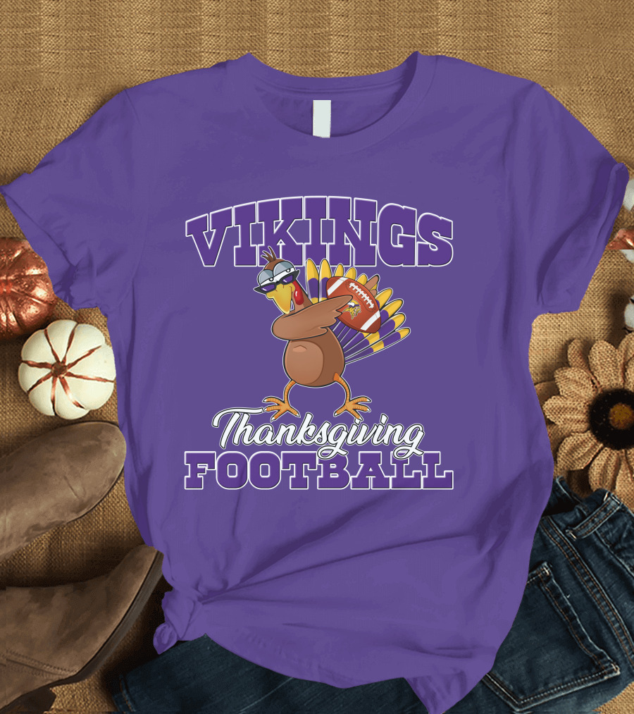 Vikings Thanksgiving Football Turkey Holding Minnesota Logo Ball T-Shirt