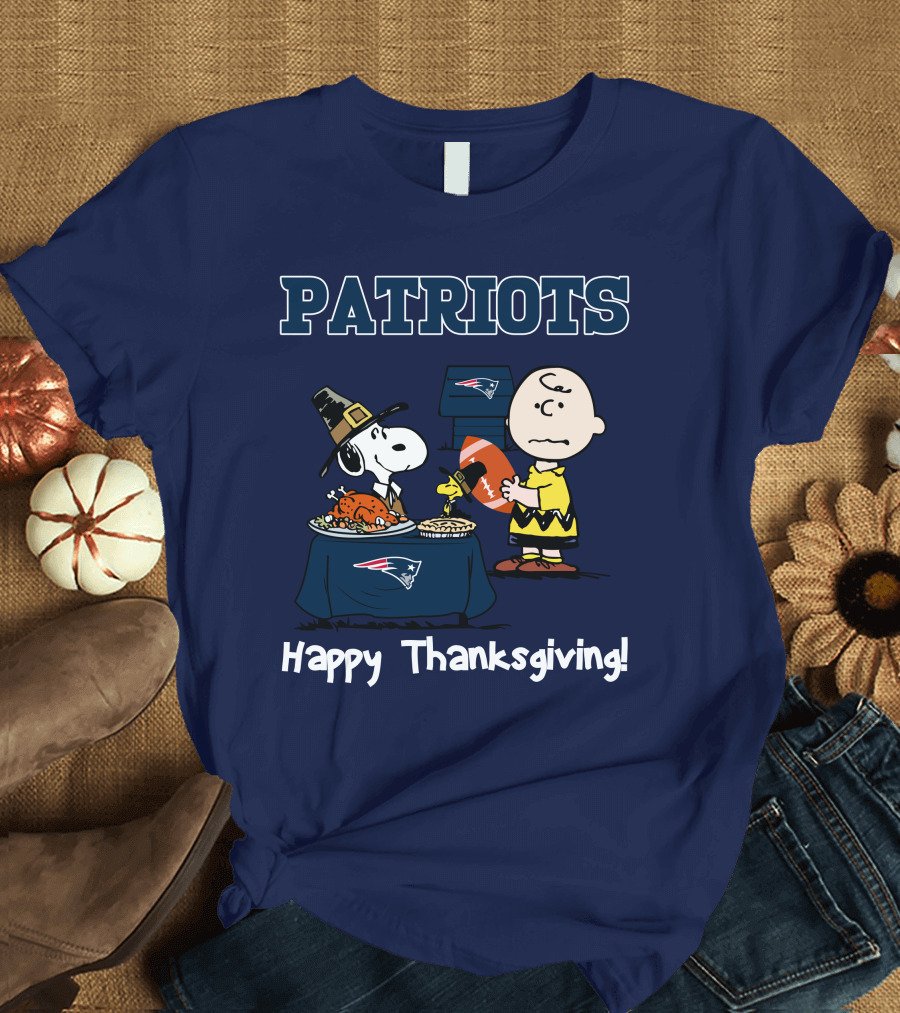 New England Patriots Snoopy Charlie Brown Happy Thanksgiving Football T-Shirt