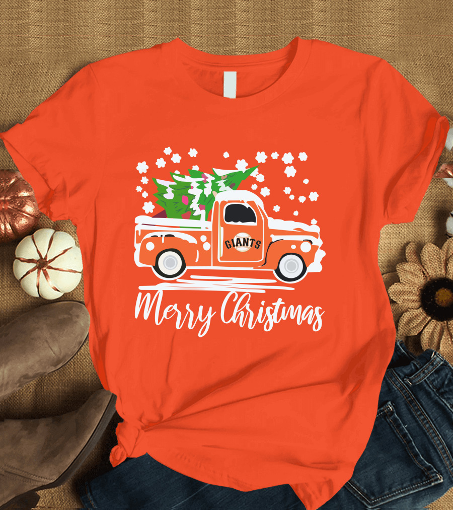 Merry Christmas San Francisco Giants Vintage Car with Snow and Tree T-Shirt
