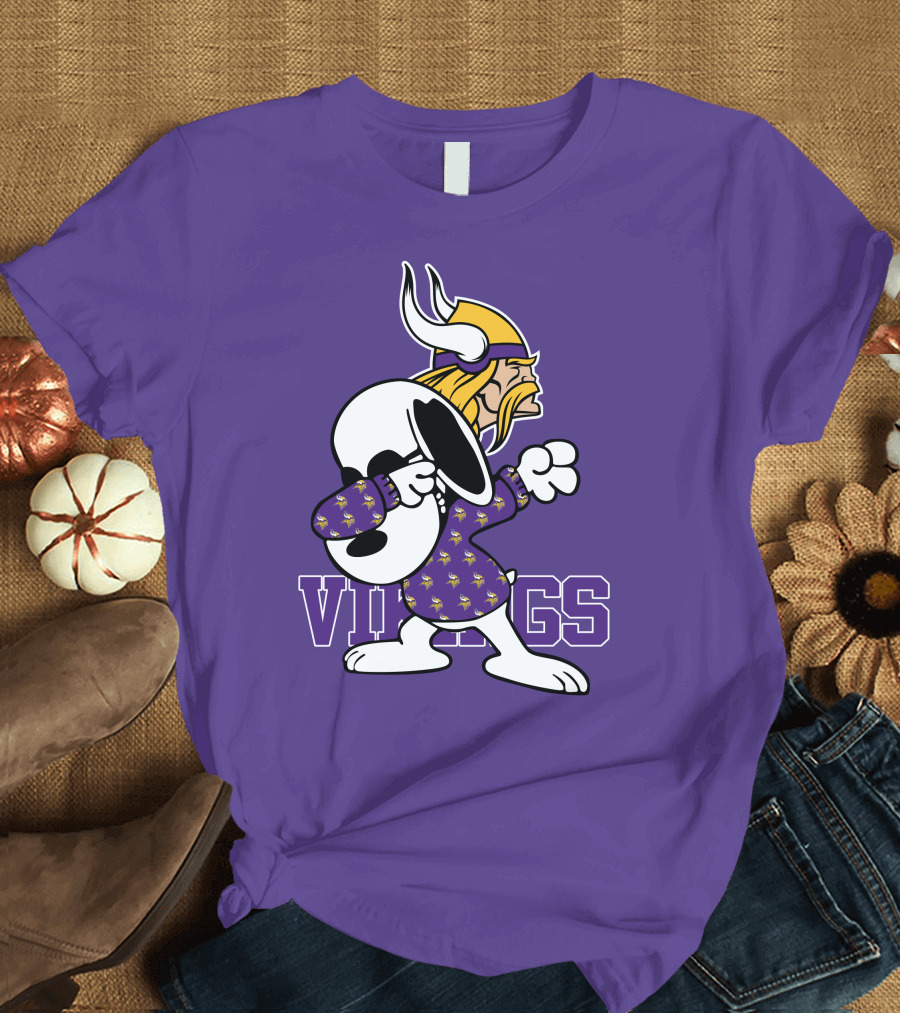Minnesota Vikings Snoopy Dabbing Peanuts Football Fandom T-Shirt
